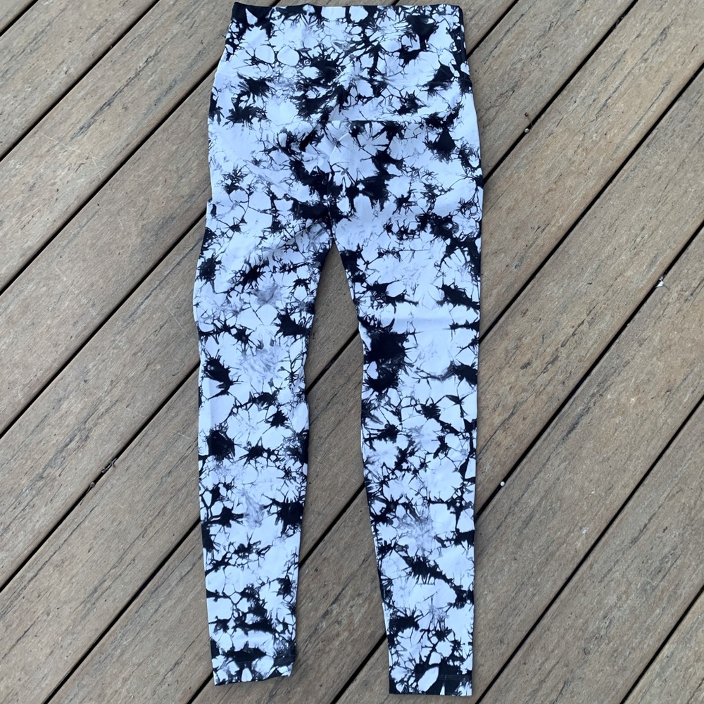 Lululemon High-Rise Black & White Shibori Leggings Size 10